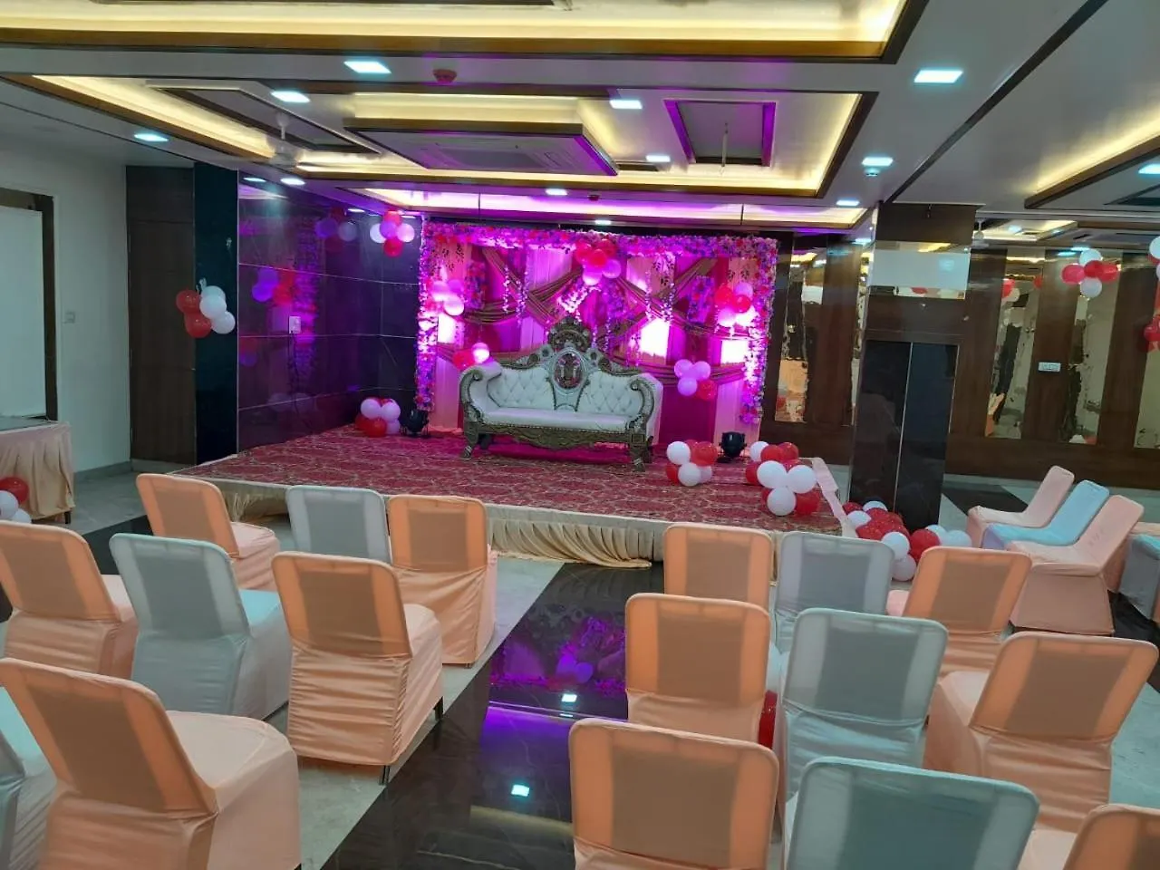 Rich Grand Hotel
