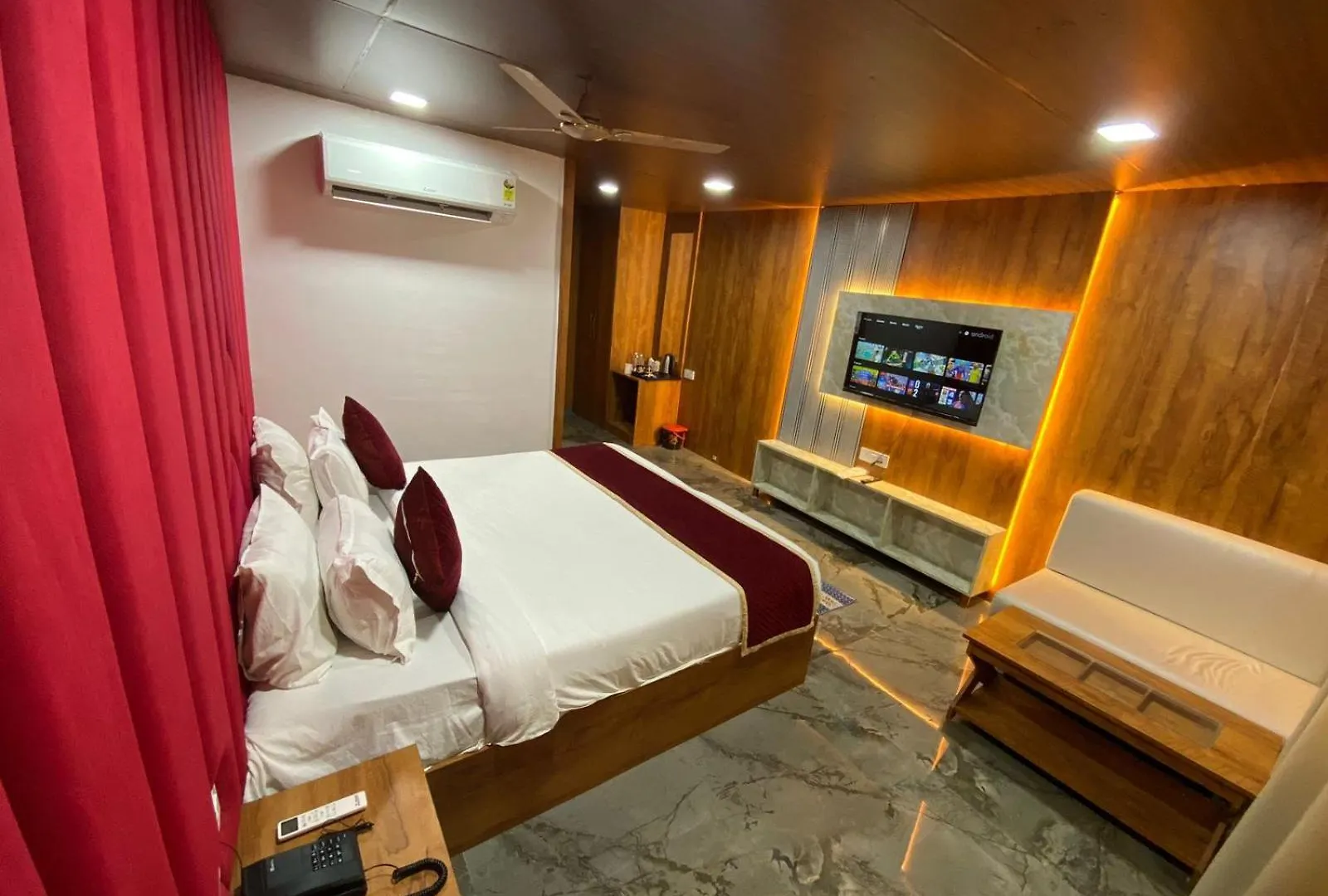 Rich Grand Hotel Agra  4*, Agra (Uttar Pradesh)