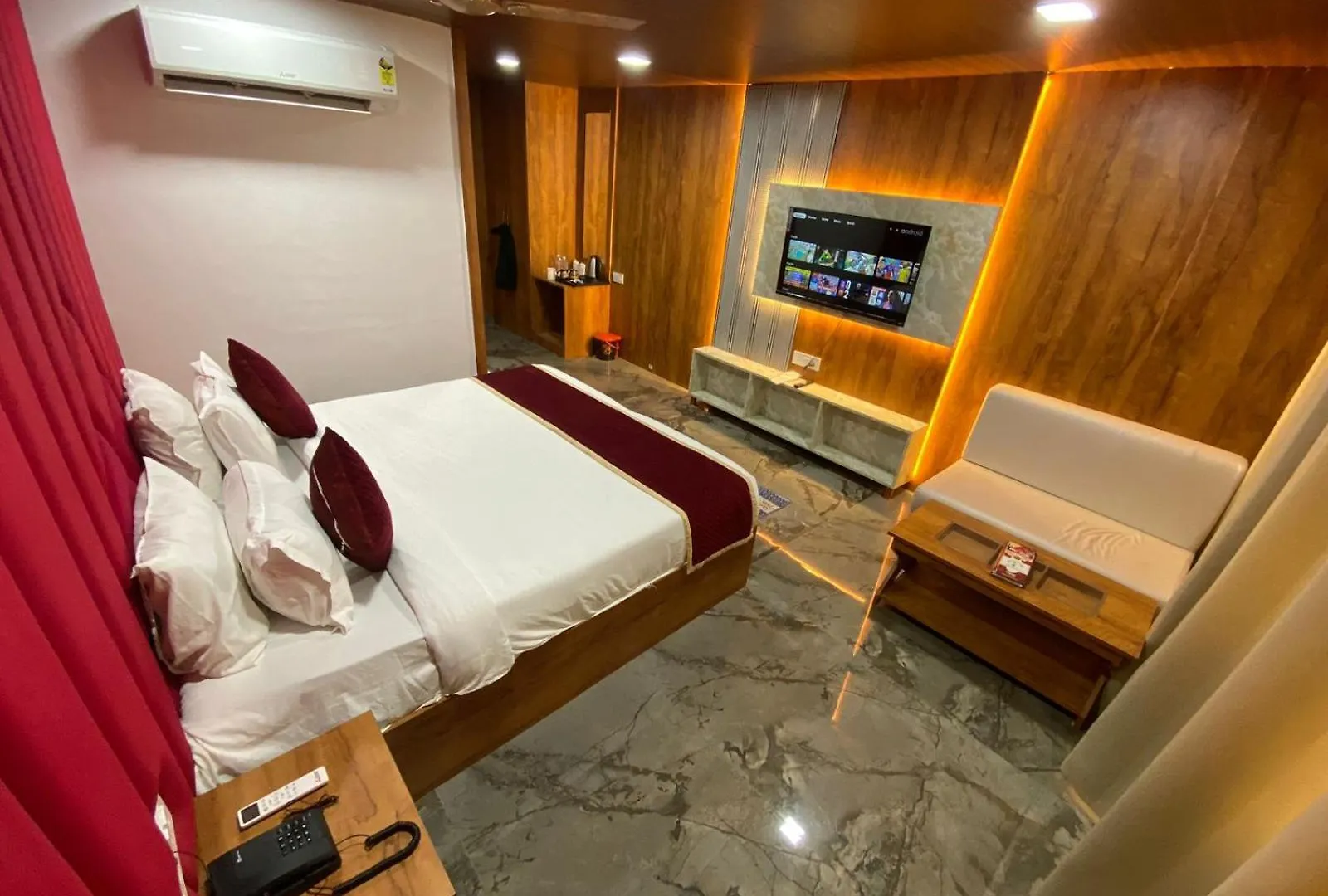 Rich Grand Hotel
