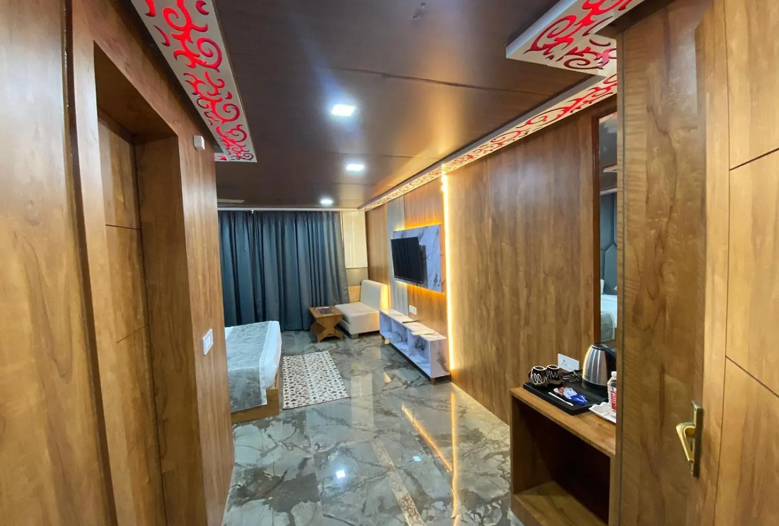 ****  Rich Grand Hotel Indien